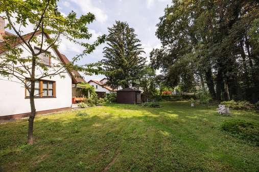 Garten mit Baumbestand - Zweifamilienhaus in 82194 Gröbenzell mit 173m² kaufen