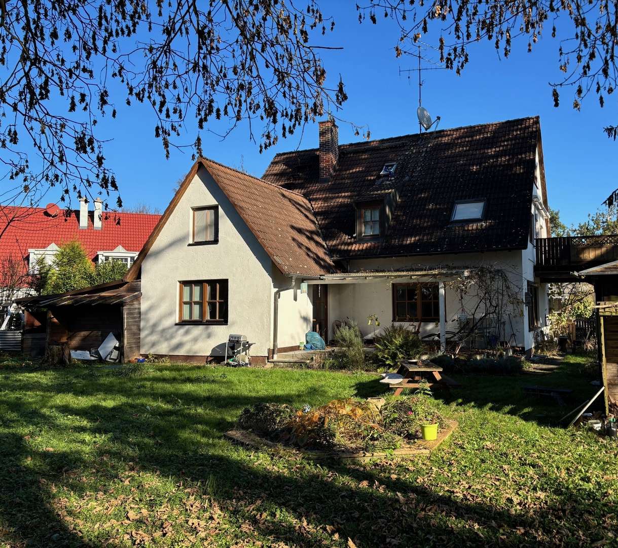 Hausansicht  - Zweifamilienhaus in 82194 Gröbenzell mit 173m² kaufen