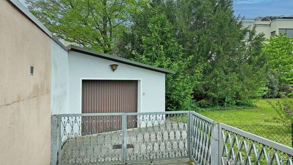 Garage mit Zufahrt - Reiheneckhaus in 82256 Fürstenfeldbruck mit 169m² kaufen