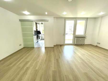 Wohn-Essbereich - Etagenwohnung in 81925 München mit 90m² kaufen