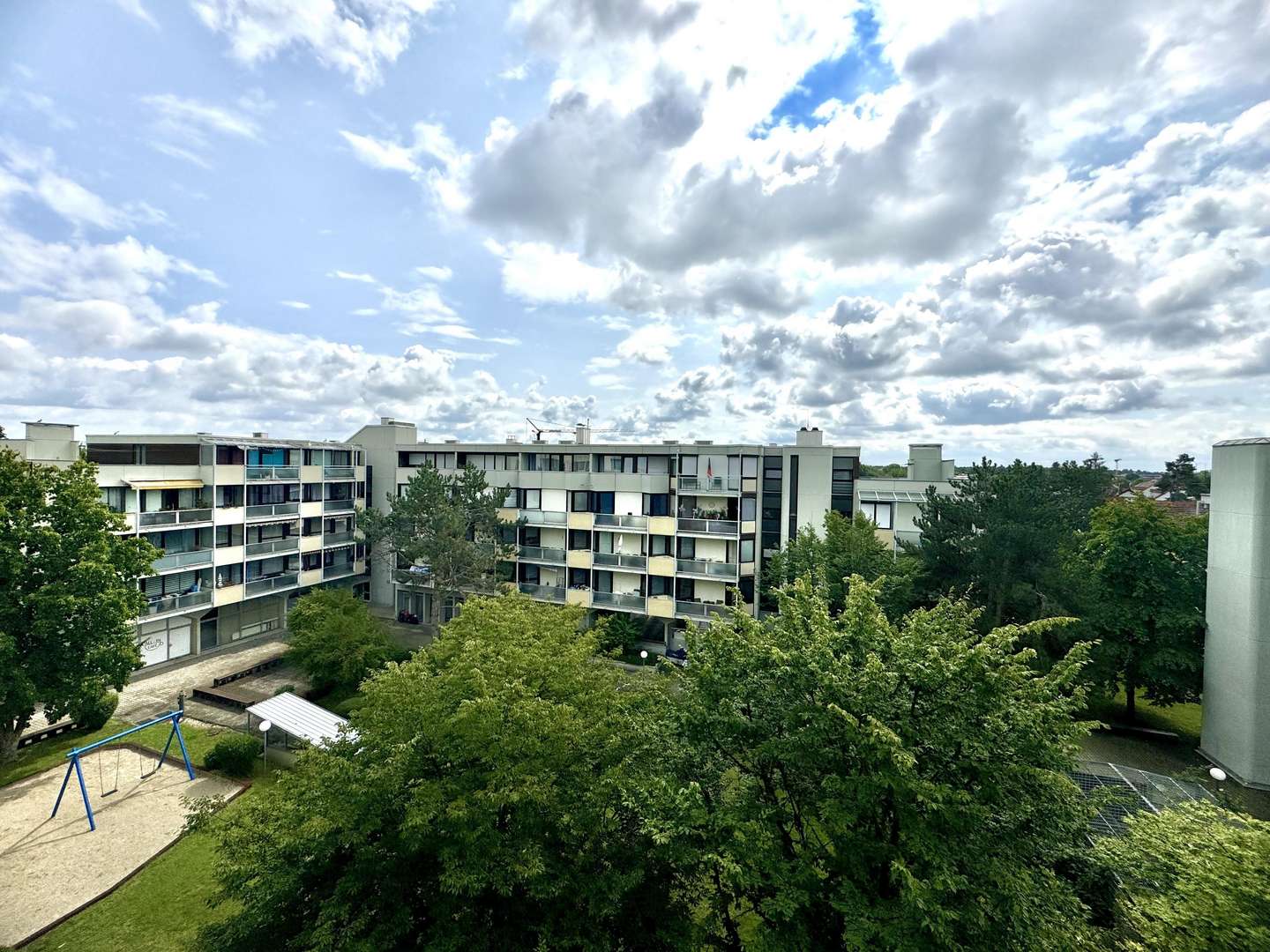 Blick vom Balkon - Etagenwohnung in 85716 Unterschleißheim mit 50m² kaufen