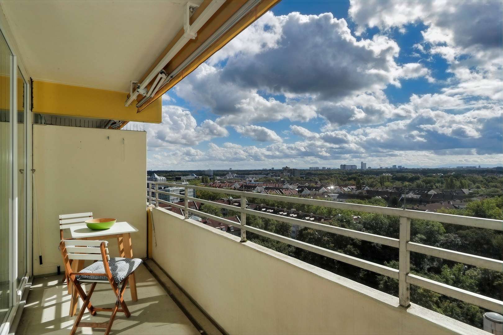 Balkon mit Weitblick - Etagenwohnung in 80804 München mit 44m² kaufen