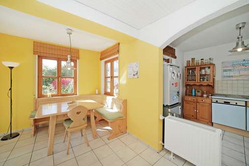 Essecke mit der Küche - Einfamilienhaus in 82275 Emmering mit 108m² kaufen