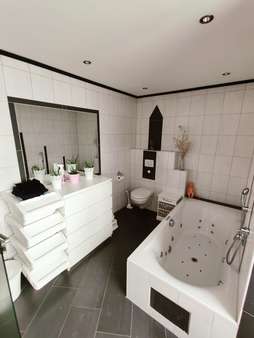 Badezimmer EG - Zweifamilienhaus in 26197 Großenkneten mit 200m² günstig kaufen