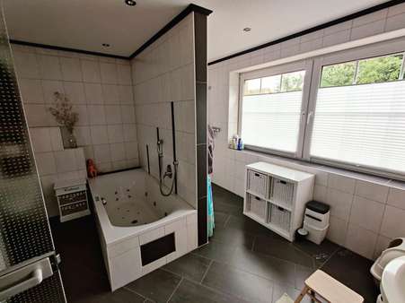 Badezimmer EG - Zweifamilienhaus in 26197 Großenkneten mit 200m² günstig kaufen