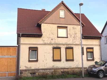 Straßenansicht Westseite - Einfamilienhaus in 99869 Schwabhausen mit 132m² kaufen