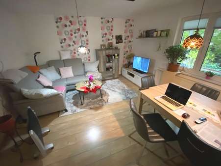 Wohnzimmer Wohnung 3 - Wohn- / Geschäftshaus in 99885 Luisenthal mit 348m² als Kapitalanlage kaufen