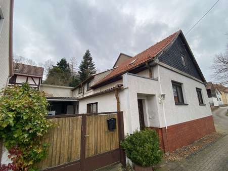 Straßenansicht Ostseite - Einfamilienhaus in 99887 Georgenthal mit 151m² kaufen