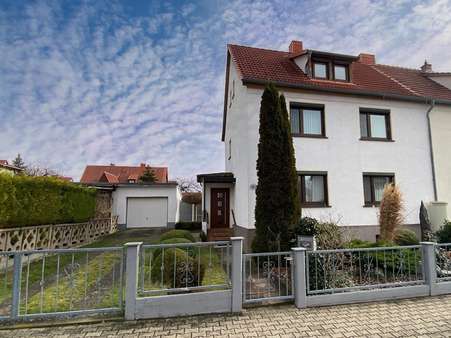 Straßenansicht - Doppelhaushälfte in 99867 Gotha mit 135m² kaufen