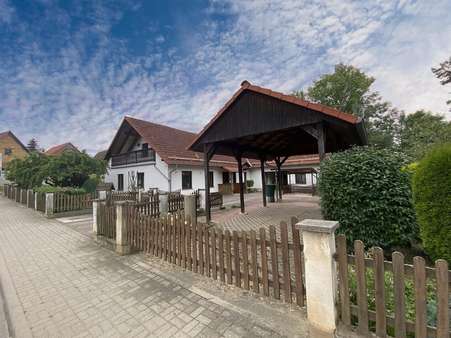 Straßenansicht mit Carport - Einfamilienhaus in 99869 Eschenbergen mit 195m² kaufen