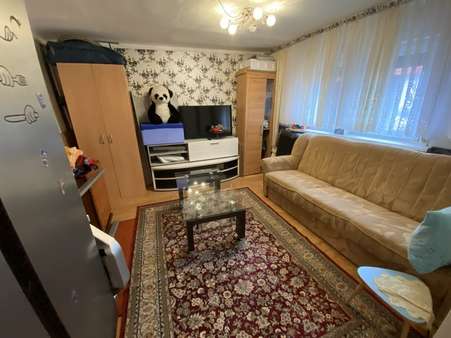 Wohnzimmer im EG - Doppelhaushälfte in 99869 Nessetal mit 103m² kaufen