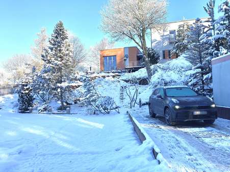 Straßenansicht Haus im Winter - Einfamilienhaus in 99894 Friedrichroda mit 205m² kaufen