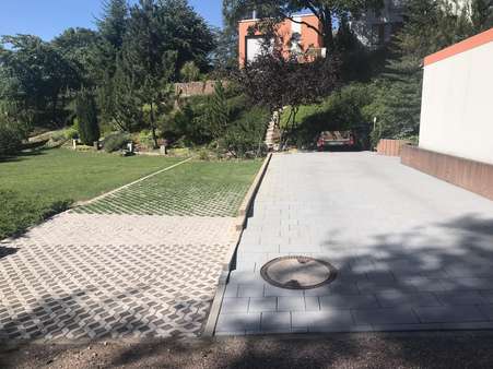 Zufahrt und Stellplätze - Einfamilienhaus in 99894 Friedrichroda mit 205m² kaufen