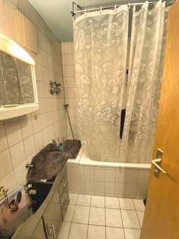 Wannenbad - Etagenwohnung in 99885 Ohrdruf mit 87m² als Kapitalanlage kaufen