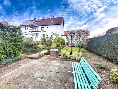 Charmante Doppelhaushälfte mit viel Platz, großem Garten und Potenzial – in beliebter Lage von Gotha