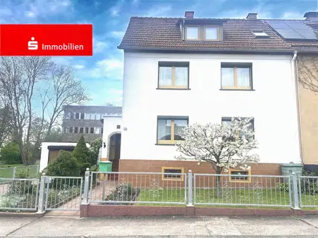 Charmante Doppelhaushälfte mit viel Platz, großem Garten und Potenzial – in beliebter Lage von Gotha