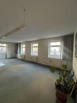 Wohnbereich - Erdgeschosswohnung in 99867 Gotha mit 101m² kaufen