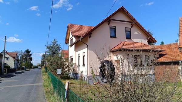 Straßenseiten - Einfamilienhaus in 99880 Waltershausen mit 110m² kaufen