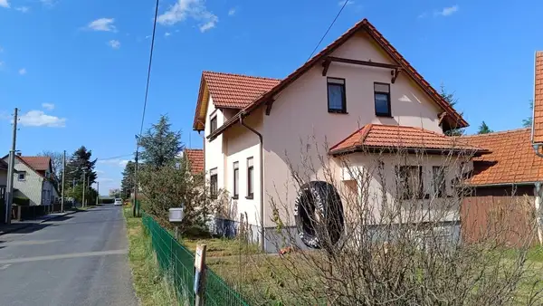 Familienidyll mit großem Garten, Pool, Garage, Carport & Werkstatt mit Hebebühne