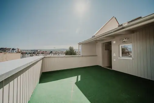 On Top - Sanierte Wohnung mit Dachterrasse!