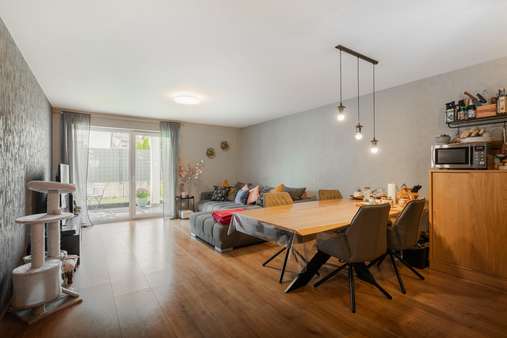 Wohnzimmer - Erdgeschosswohnung in 56179 Niederwerth mit 95m² kaufen