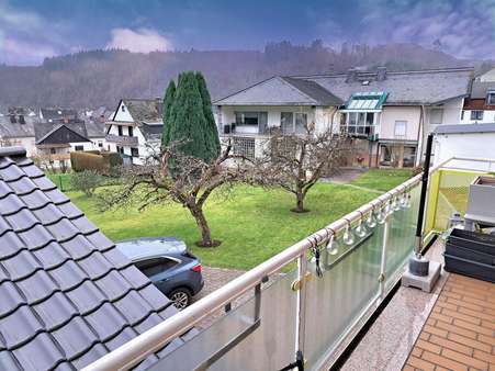 EG Blick vom Balkon - Mehrfamilienhaus in 56337 Arzbach mit 255m² kaufen