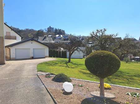 Garten mit Doppelgarage - Mehrfamilienhaus in 56337 Arzbach mit 255m² kaufen