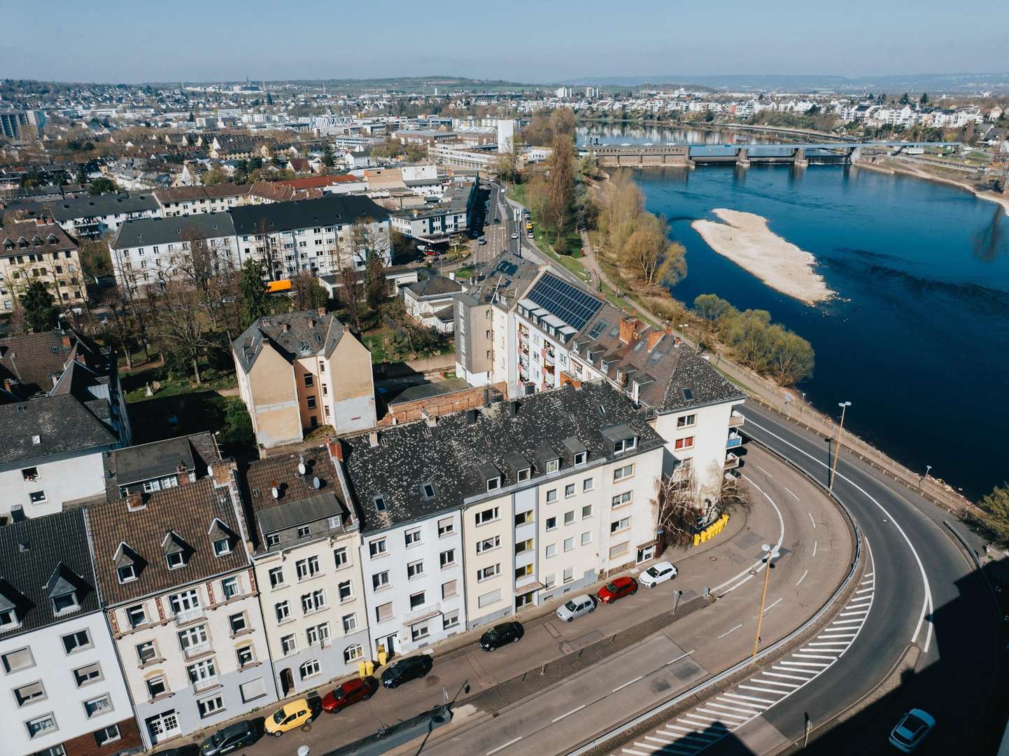 Vogelperspektive Vogelperspektive - Mehrfamilienhaus in 56068 Koblenz mit 380m² kaufen