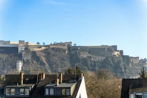Große 5-Zimmer DG-Wohnung mit Traumkulisse in Koblenz 