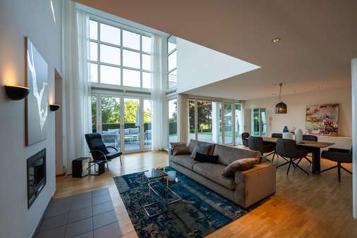 Wohnbereich mit Luftraum Wohnbereich mit Luftraum - Villa in 56281 Emmelshausen mit 330m² kaufen