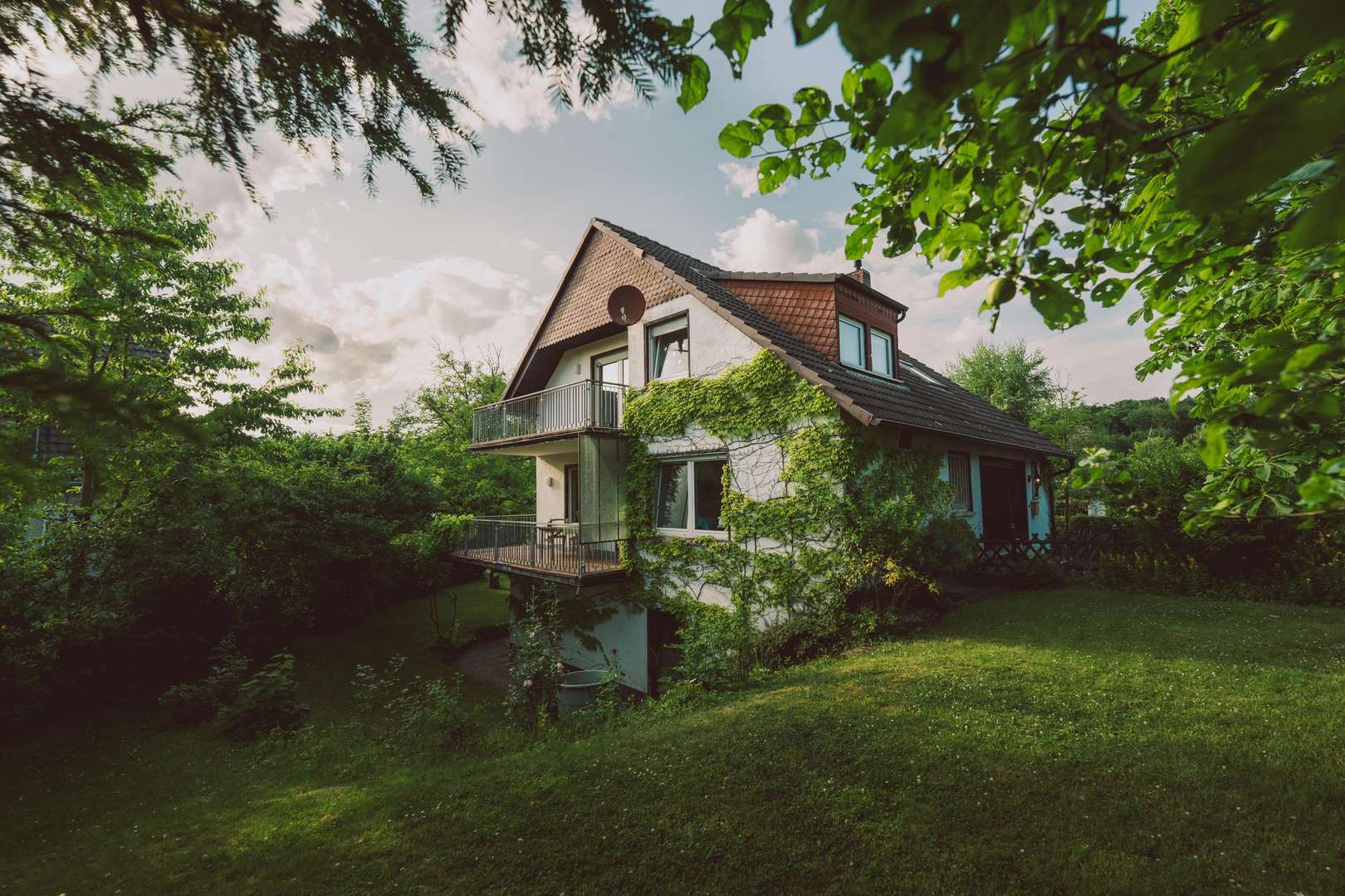 Außenansicht Außenansicht - Einfamilienhaus in 56323 Waldesch mit 220m² kaufen