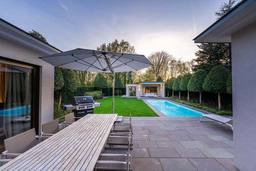 Blick von Terrasse - Villa in 56075 Koblenz mit 290m² kaufen