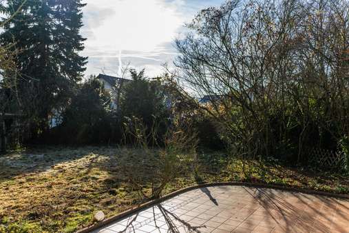 Blick in den Garten Blick in den Garten - Einfamilienhaus in 56075 Koblenz mit 165m² kaufen