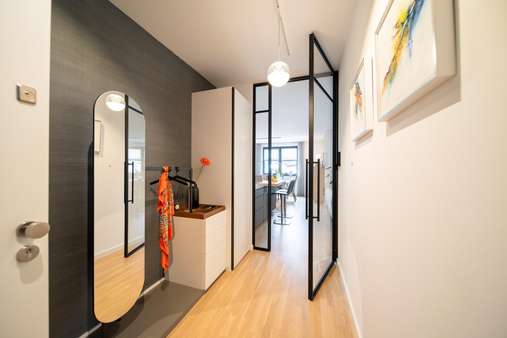 Lofttüren im Eingangsbereich Lofttüren im Eingangsbereich - Etagenwohnung in 56203 Höhr-Grenzhausen mit 101m² kaufen