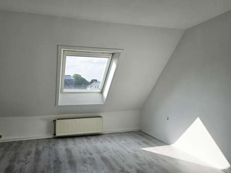 Schlafzimmer 1 - Dachgeschosswohnung in 45525 Hattingen mit 64m² kaufen