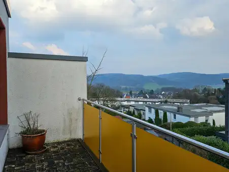 Reihenendhaus in ruhiger Wohnlage, 2 Garagen und Weitblick!