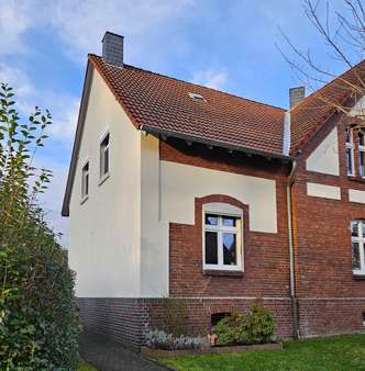 Hausansicht - Reihenendhaus in 44879 Bochum mit 74m² kaufen