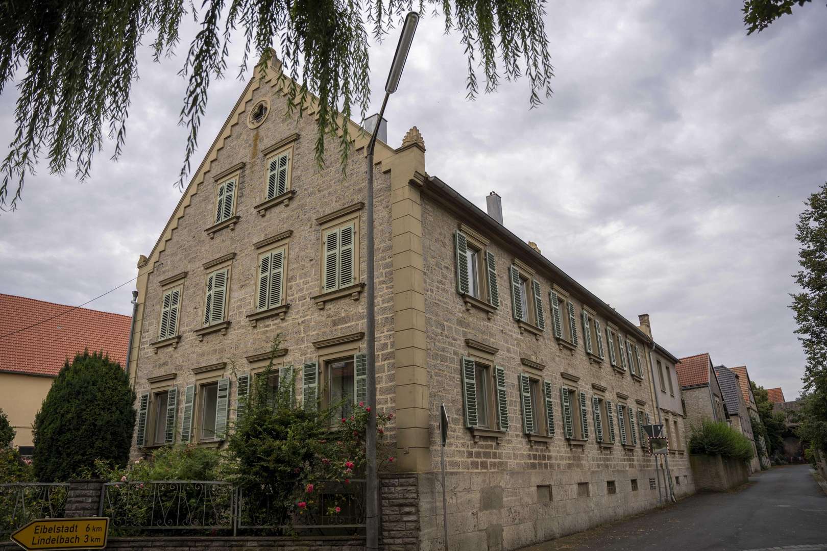 Außenansicht - Zweifamilienhaus in 97318 Biebelried mit 408m² kaufen