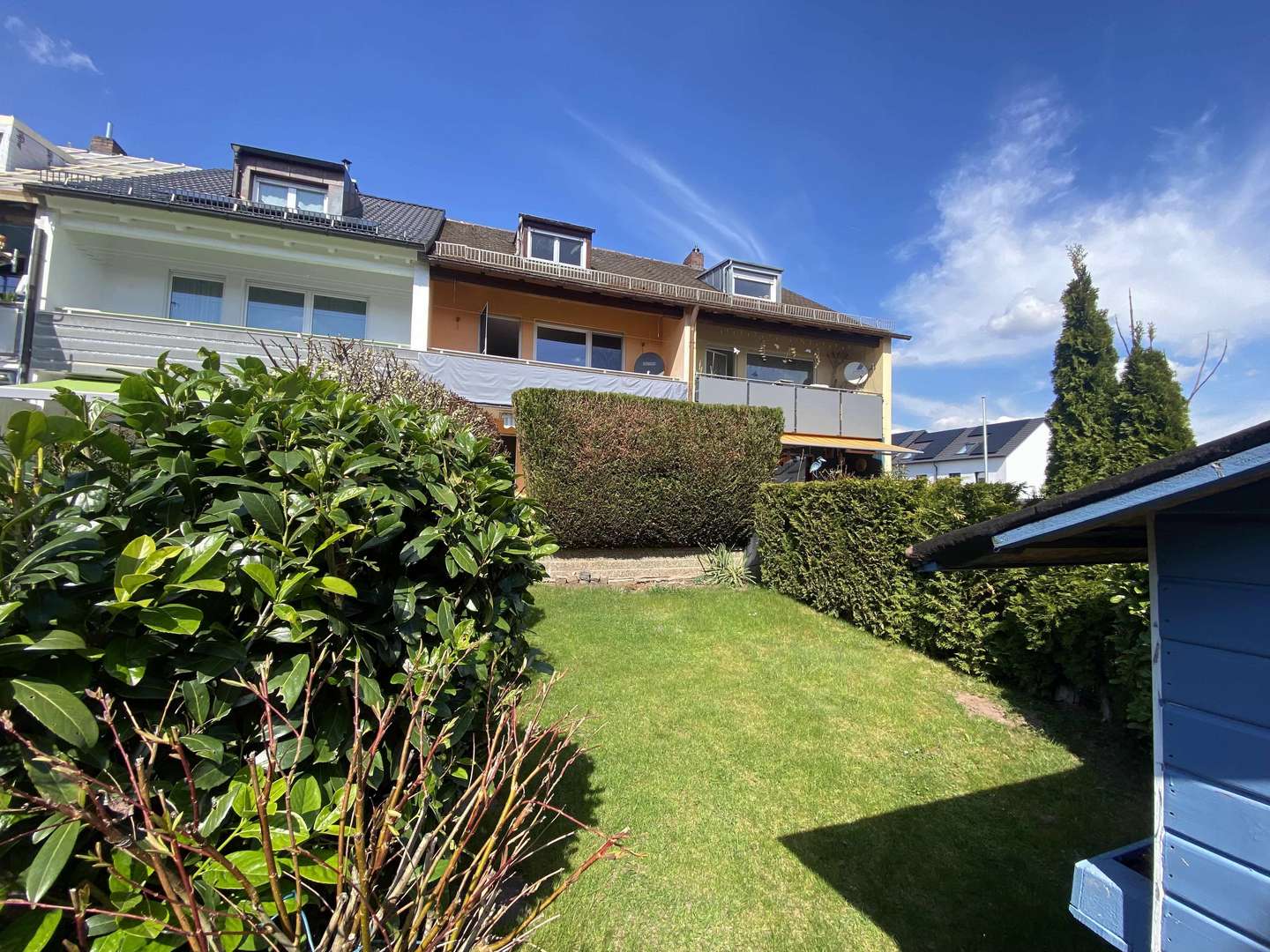 Blick in Garten vom Gatenrtürchen - Reihenmittelhaus in 90547 Stein mit 134m² als Kapitalanlage kaufen