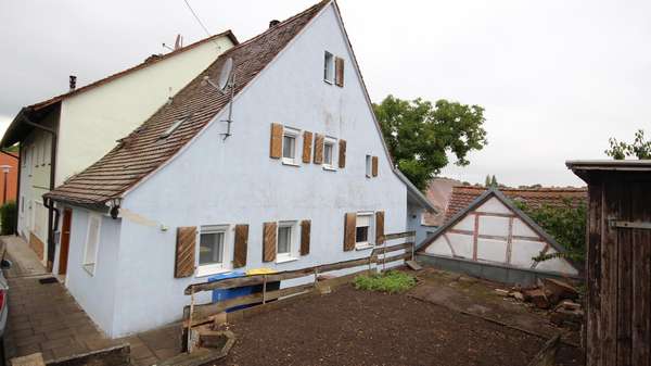 Ansicht von Ost mit kleinem Garten - Doppelhaushälfte in 91619 Obernzenn mit 100m² kaufen
