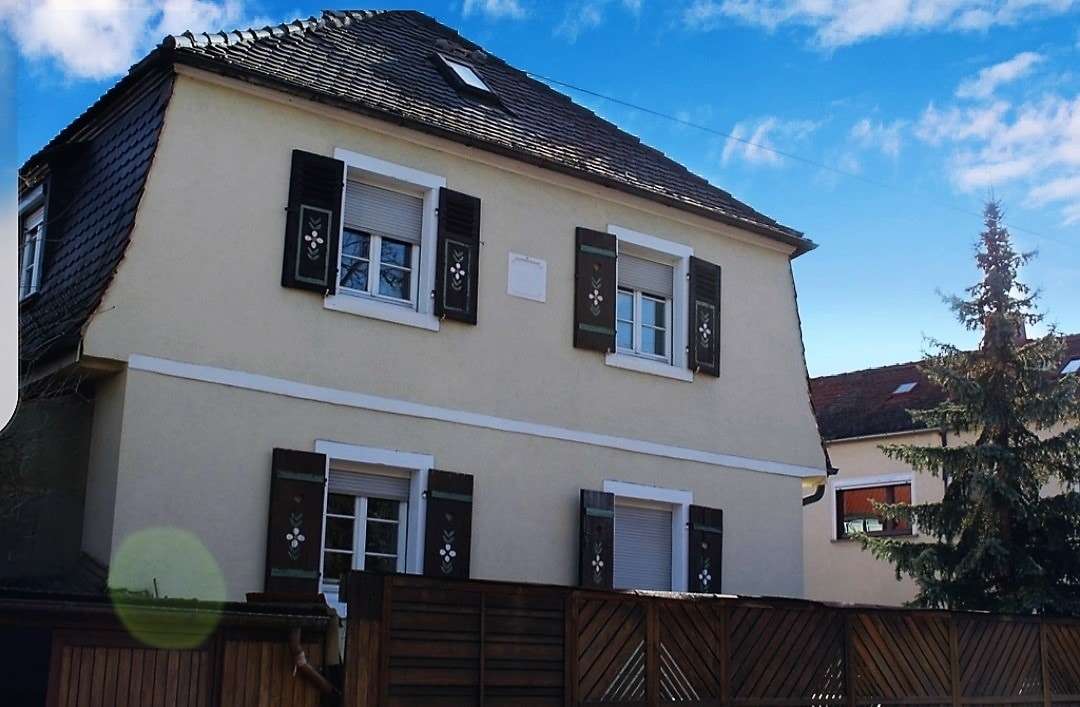 Attraktives Stadthaus - Zweifamilienhaus in 97084 Würzburg mit 150m² kaufen