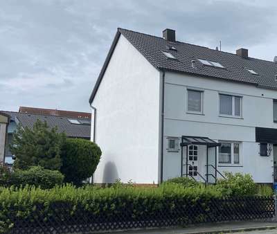 Hausansicht Titel - Reiheneckhaus in 90765 Fürth mit 155m² kaufen