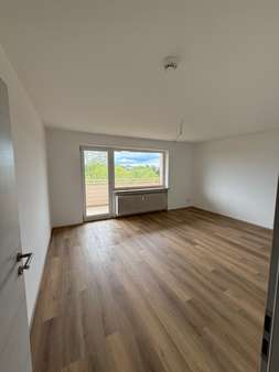 Wohnzimmer - Etagenwohnung in 93053 Regensburg, Kasernenviertel mit 88m² kaufen
