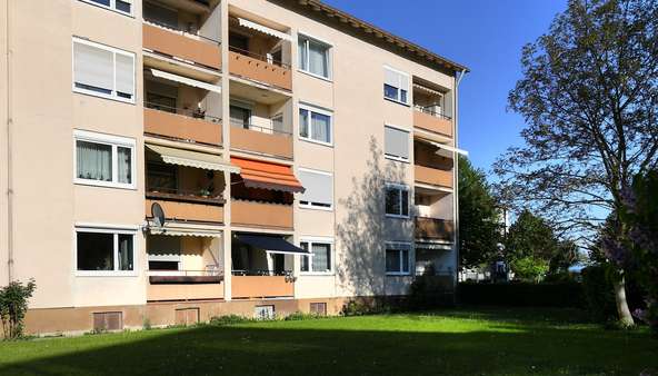 Hausansicht - Etagenwohnung in 83301 Traunreut mit 75m² kaufen