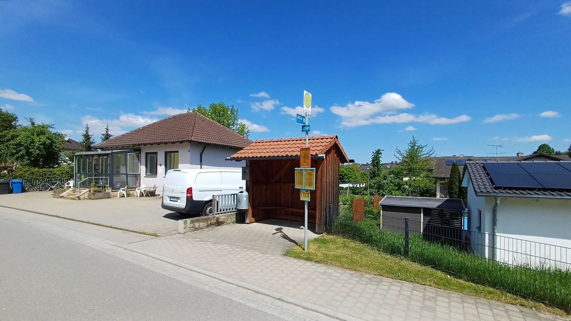 Bushaltestelle neben dem Haus Bushaltestelle neben dem Haus - Einfamilienhaus in 93359 Wildenberg mit 133m² kaufen