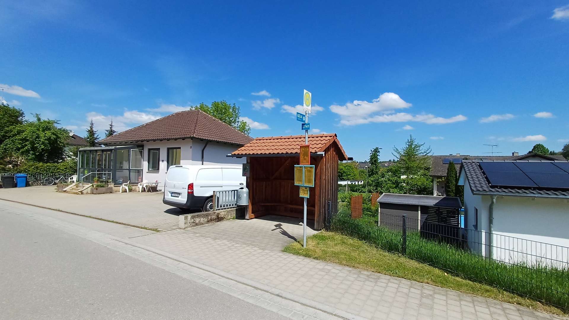 Bushaltestelle neben dem Haus - Einfamilienhaus in 93359 Wildenberg mit 133m² kaufen