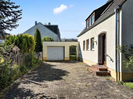 Einfahrt - Zweifamilienhaus in 86163 Augsburg mit 123m² kaufen