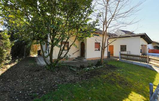 Gut geschnittenes Grundstück mit Altbestand - Grundstück in 83059 Kolbermoor mit 758m² kaufen