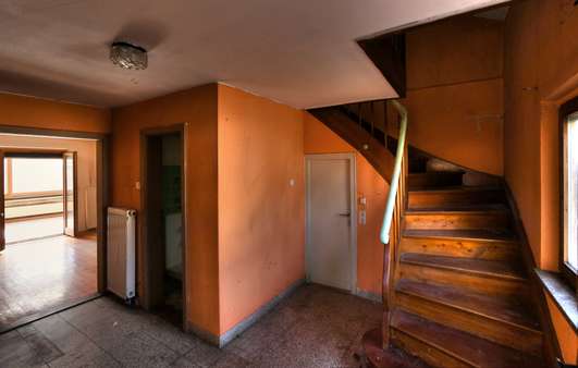 Bad und Holzstiege - Grundstück in 83059 Kolbermoor mit 758m² kaufen