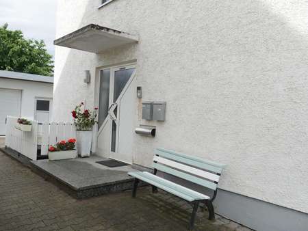 Eingang - Erdgeschosswohnung in 89346 Bibertal mit 95m² mieten